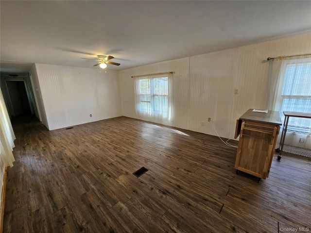 1964-106 River Road 106, Calverton, NY 11933