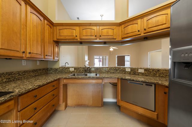 1309 Bent Willow Ln, Louisville, KY 40214