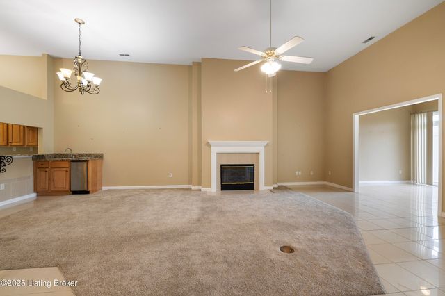 1309 Bent Willow Ln, Louisville, KY 40214