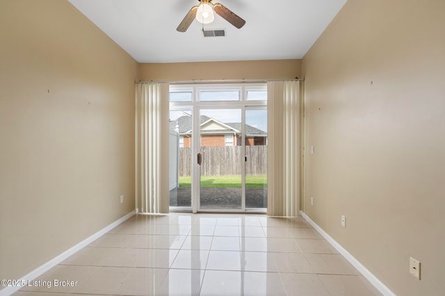 1309 Bent Willow Ln, Louisville, KY 40214