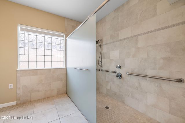 1309 Bent Willow Ln, Louisville, KY 40214