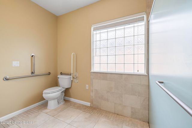 1309 Bent Willow Ln, Louisville, KY 40214