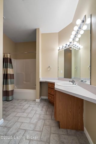 1309 Bent Willow Ln, Louisville, KY 40214