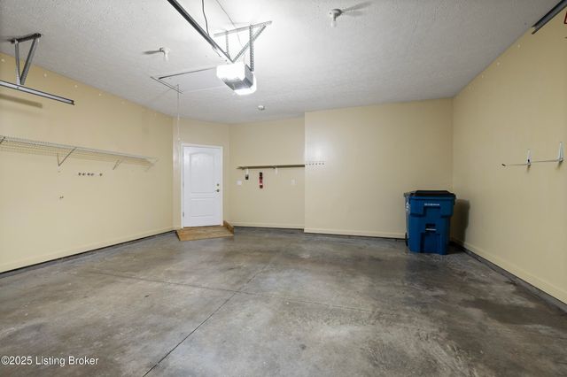 1309 Bent Willow Ln, Louisville, KY 40214