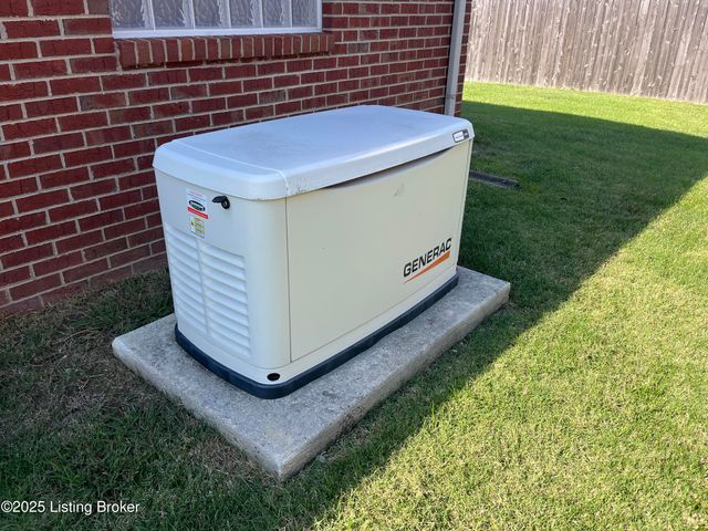 1309 Bent Willow Ln, Louisville, KY 40214