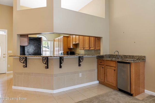 1309 Bent Willow Ln, Louisville, KY 40214