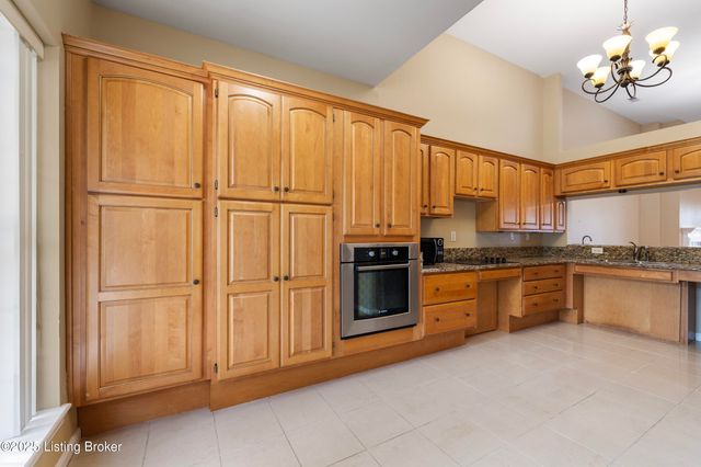 1309 Bent Willow Ln, Louisville, KY 40214