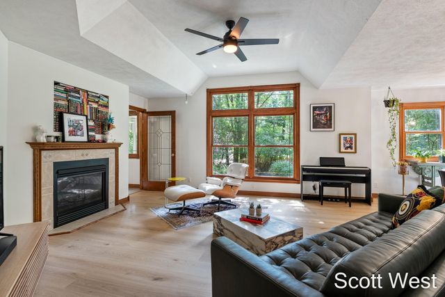 7181 River Glen Drive, Caledonia, MI 49316