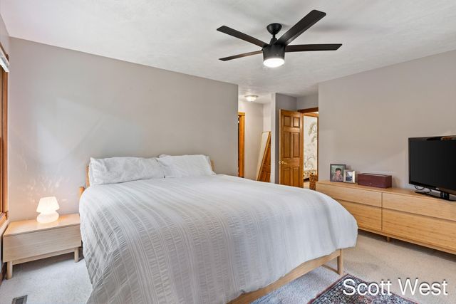7181 River Glen Drive, Caledonia, MI 49316