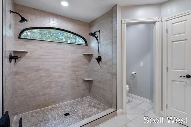 7181 River Glen Drive, Caledonia, MI 49316