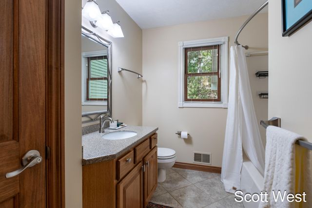 7181 River Glen Drive, Caledonia, MI 49316