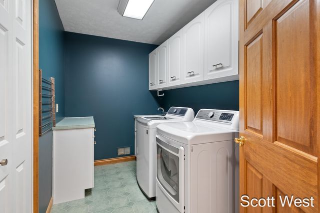 7181 River Glen Drive, Caledonia, MI 49316