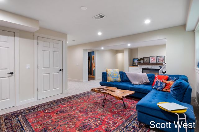 7181 River Glen Drive, Caledonia, MI 49316