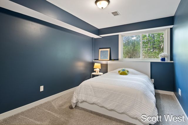 7181 River Glen Drive, Caledonia, MI 49316