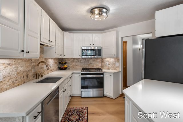 7181 River Glen Drive, Caledonia, MI 49316