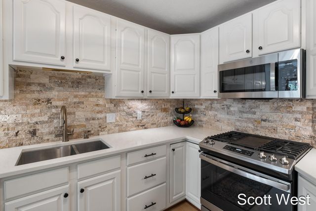 7181 River Glen Drive, Caledonia, MI 49316