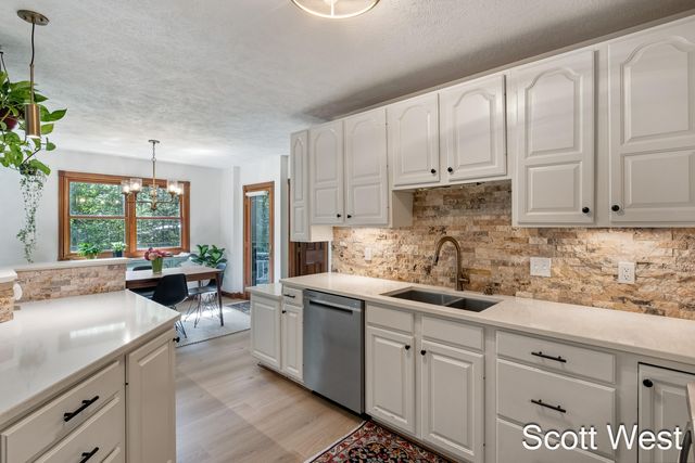 7181 River Glen Drive, Caledonia, MI 49316