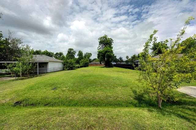 1923 Harland Drive, Houston, TX 77055