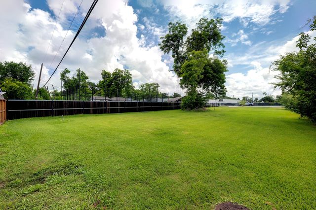 1923 Harland Drive, Houston, TX 77055