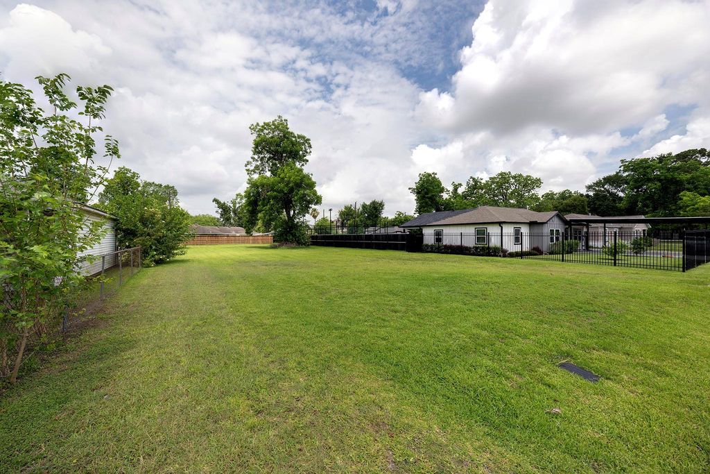 1923 Harland Drive, Houston, TX 77055