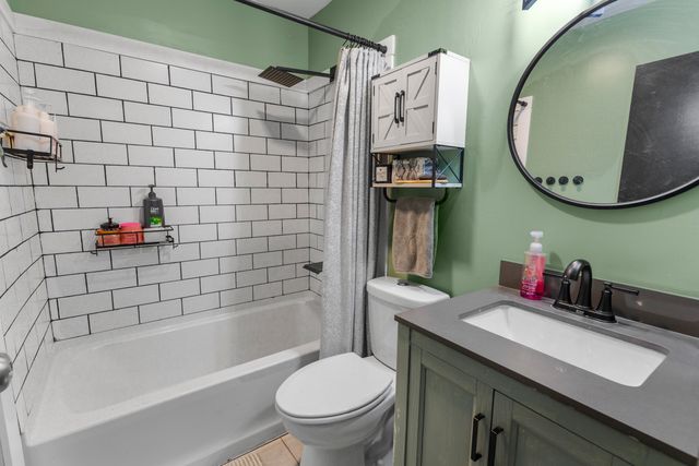 3425 Cambridge Avenue, Jackson, MI 49203