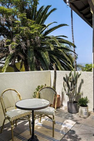 2133 Mayview Drive, Los Angeles, CA 90027