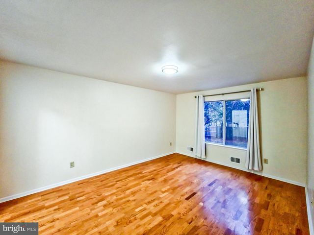 404 N LAFAYETTE RD, Metuchen, NJ 08840