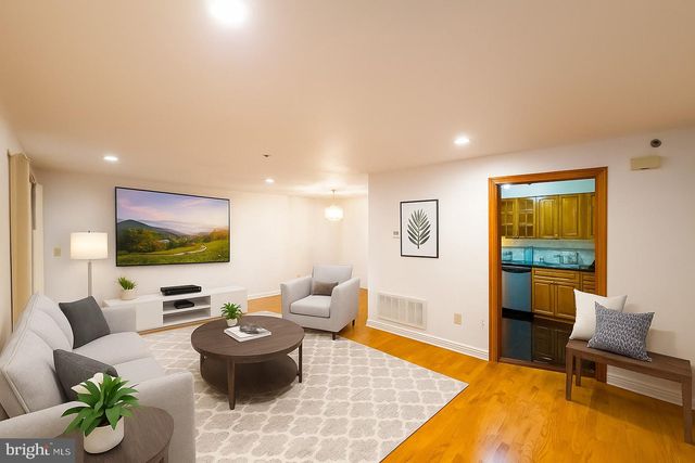 404 N LAFAYETTE RD, Metuchen, NJ 08840