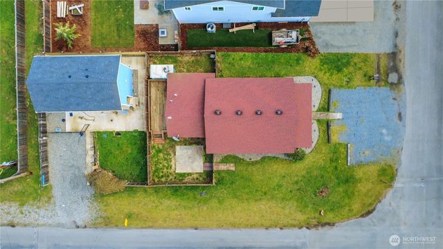 302 Van Trump Avenue NE, Yelm, WA 98597