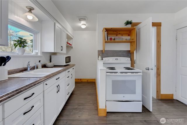 302 Van Trump Avenue NE, Yelm, WA 98597