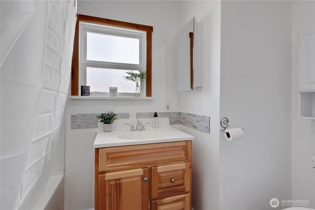 302 Van Trump Avenue NE, Yelm, WA 98597