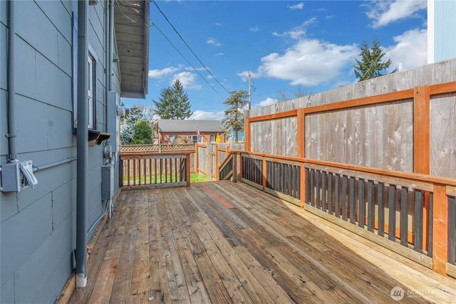 302 Van Trump Avenue NE, Yelm, WA 98597