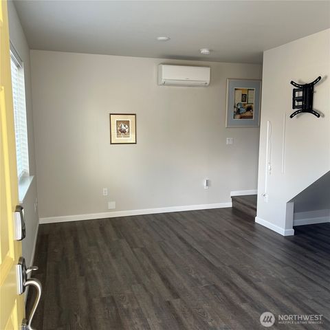 302 Van Trump Avenue NE, Yelm, WA 98597