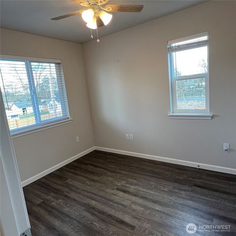 302 Van Trump Avenue NE, Yelm, WA 98597