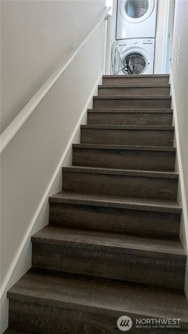 302 Van Trump Avenue NE, Yelm, WA 98597