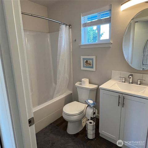 302 Van Trump Avenue NE, Yelm, WA 98597