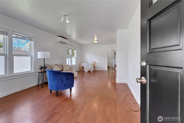 302 Van Trump Avenue NE, Yelm, WA 98597