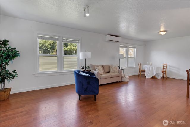 302 Van Trump Avenue NE, Yelm, WA 98597