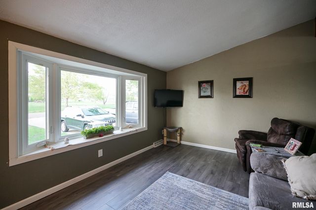 104 JAMESTOWN Court, Pekin, IL 61554
