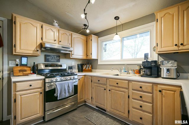 104 JAMESTOWN Court, Pekin, IL 61554