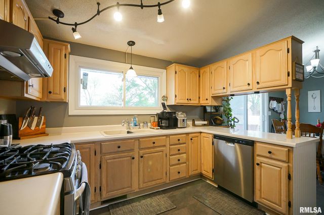 104 JAMESTOWN Court, Pekin, IL 61554