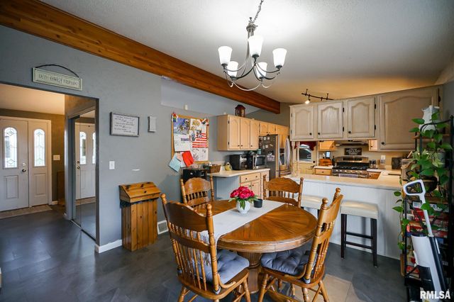 104 JAMESTOWN Court, Pekin, IL 61554