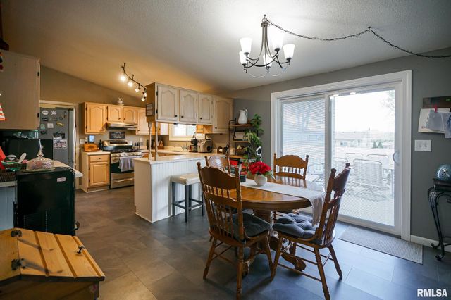 104 JAMESTOWN Court, Pekin, IL 61554