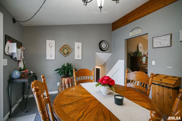 104 JAMESTOWN Court, Pekin, IL 61554