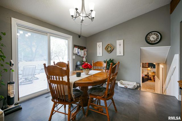 104 JAMESTOWN Court, Pekin, IL 61554