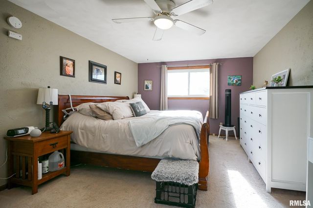 104 JAMESTOWN Court, Pekin, IL 61554