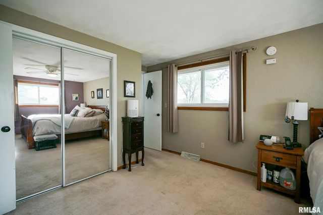 104 JAMESTOWN Court, Pekin, IL 61554