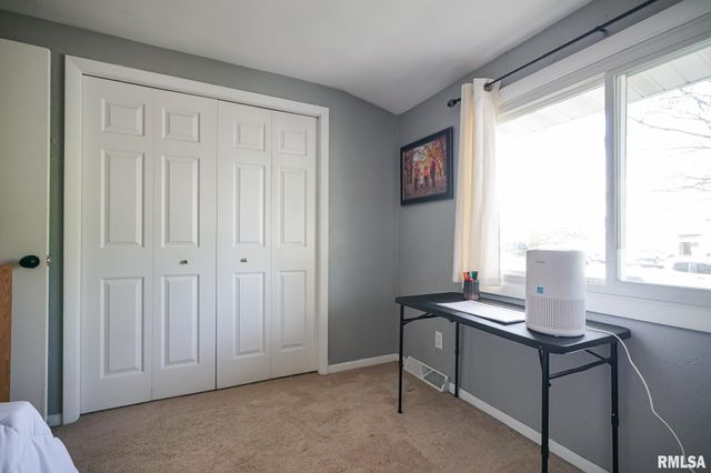 104 JAMESTOWN Court, Pekin, IL 61554