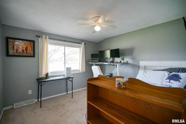 104 JAMESTOWN Court, Pekin, IL 61554