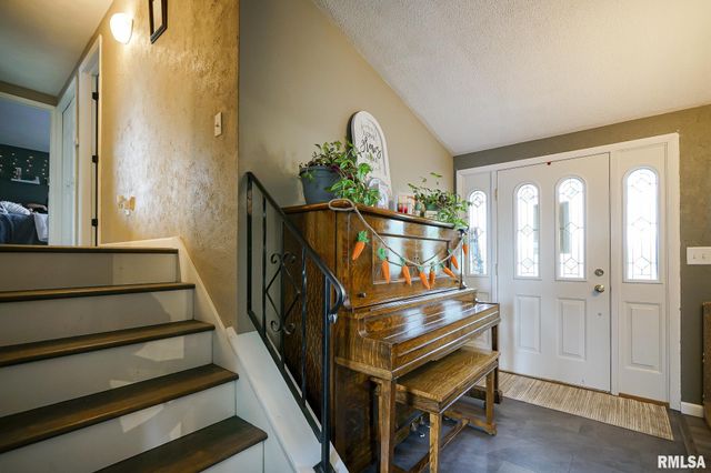 104 JAMESTOWN Court, Pekin, IL 61554